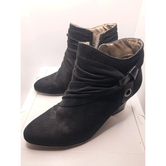 Andrew Geller Ginne Black Solid Suede Ankle Booties Side Zip Womens Size 9 M - Picture 2 of 10